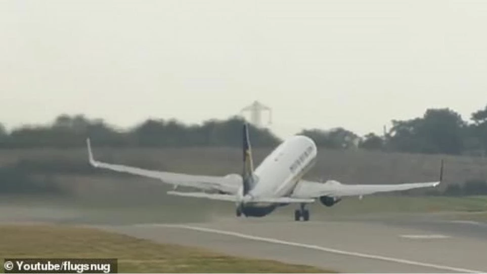 Αεροπλάνο της Ryanair απογειώθηκε με τις… μπάντες λόγω της καταιγίδας Ali (βίντεο)